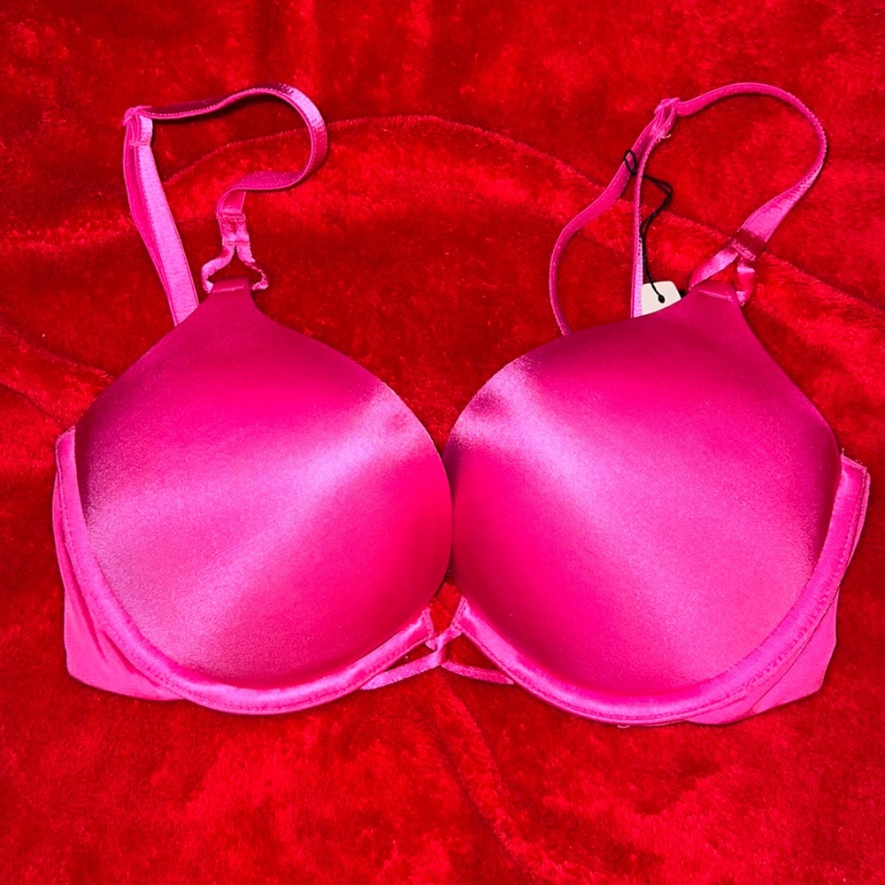 Victoria’s Secret bombshell, push-up bra
